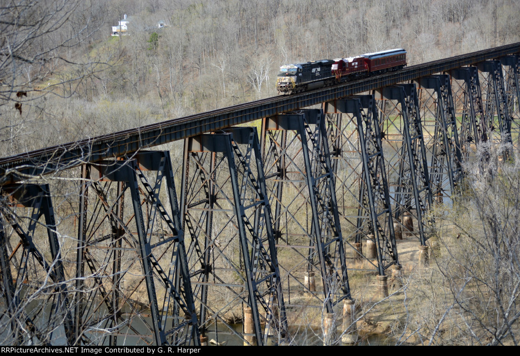 NS 7676 with train 90G halfway across the James River trestle